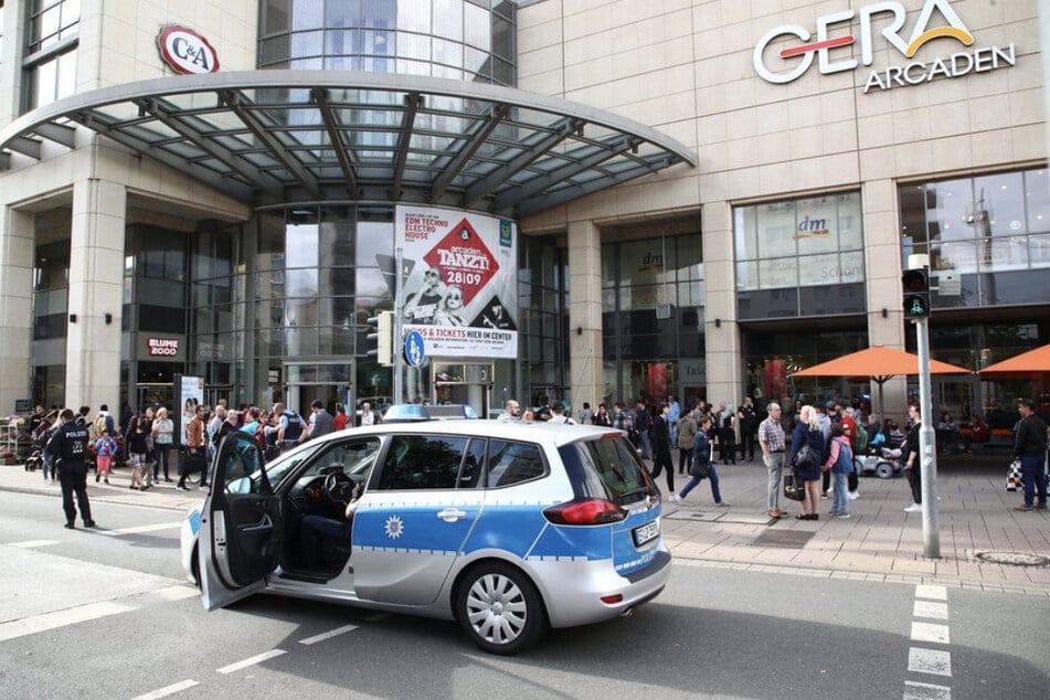Im Bereich vor den Gera Arcaden war es erneut zu einer Messerattacke gekommen. (Archivbild)