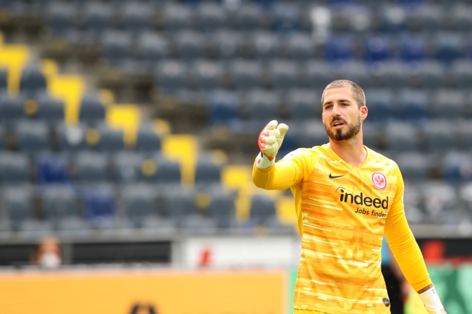 Kevin Trapp am 30. Spieltag der vergangenen Saison im Spiel Eintracht Frankfurt gegen den FSV Mainz 05 (0:2) vor leeren Rängen. Auch gegen Werder Bremen am 31. Oktober werden keine Zuschauer im Deutsche Bank Park zugelassen sein.