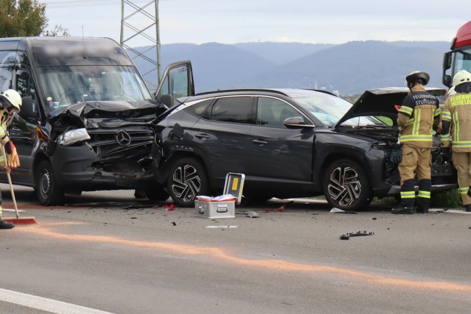 Unfall A5: Kilometerlanger Stau auf A5 nach Unfall mit fünf Fahrzeugen