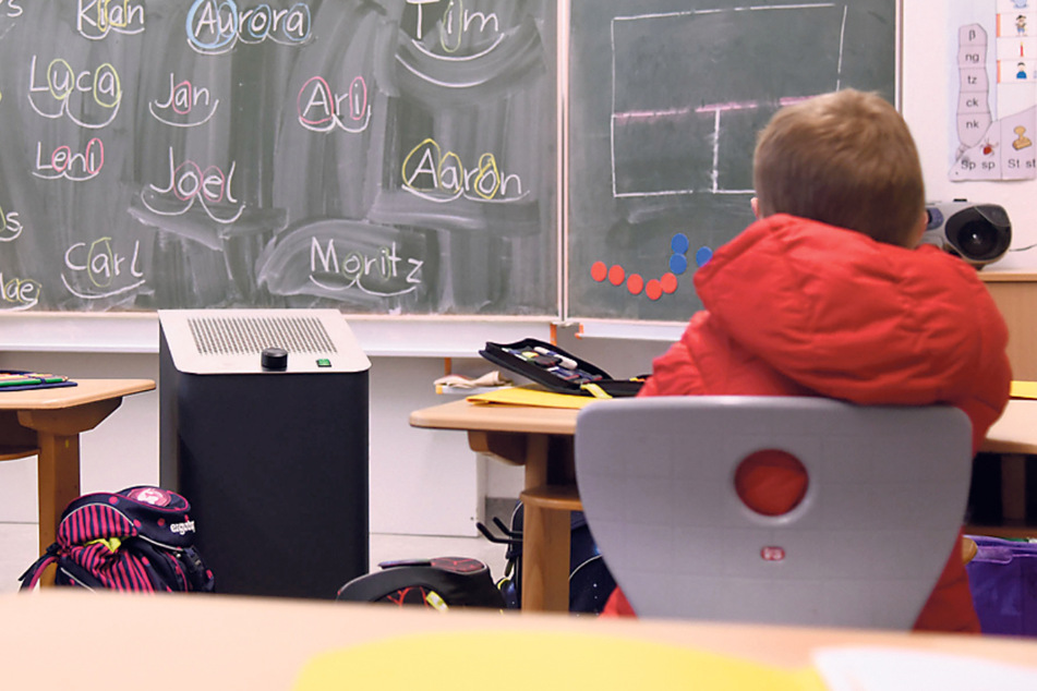 Am Montag geht die Schule wieder los. Allerdings noch ohne CO2-Ampeln und Lüfter.