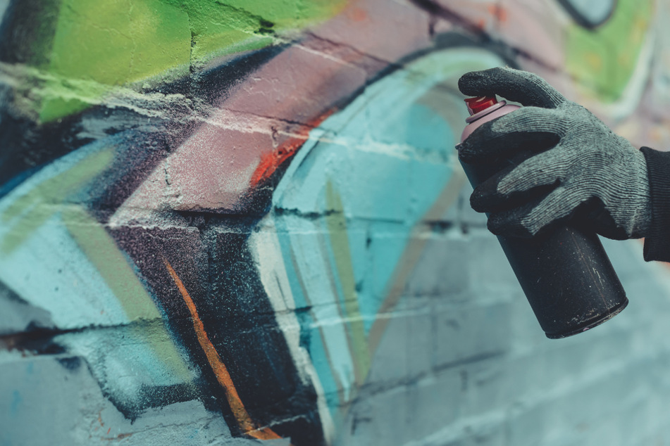 Hat sich der Täter selbst verraten? Ermittlungen gegen Graffiti-Schmierer aufgenommen