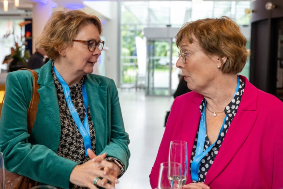 Schleswig-Holsteins Innenministerin Sabine Sütterlin-Waack (67, r.) und ihre niedersächsische Kollegin Daniela Behrens (57) äußerten sich zu dem Einsatz. (Archivfoto)