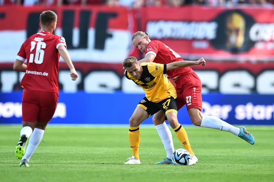 Vergangene Saison machte Vinko Sapina (29, r.) noch Dynamo im Trikot von Rot-Weiss Essen das Leben schwer. (Archivfoto)