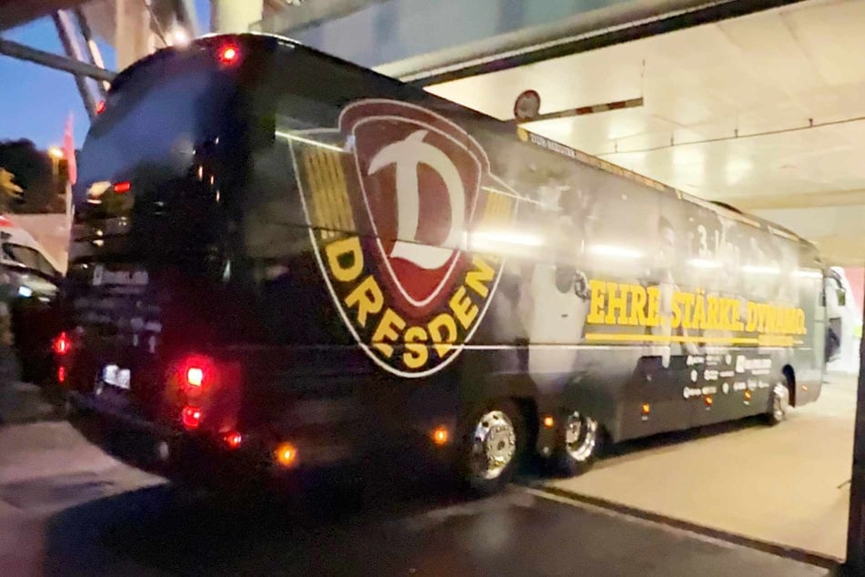 Gleich geht es für die Spieler auf den Rasen.