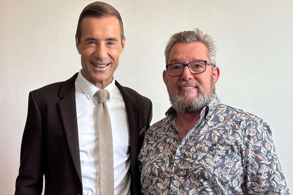 Hinter den Kulissen der Rateshow: Quizmaster Kai Pflaume (58, l.) lässt sich gern mit Torsten Meisel (60) knipsen.