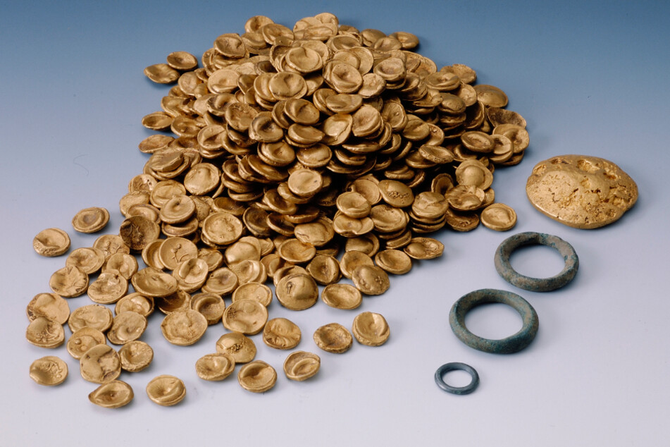 Der größte keltische Goldfund des 20. Jahrhunderts wurde 1999 in Manching gefunden. Im November 2022 wurde der Goldschatz von Einbrechern aus dem Manchinger Kelten-Römer-Museum gestohlen.