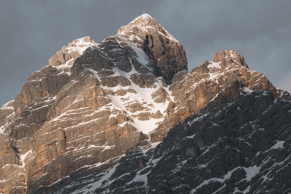 Die Zwillingsbrüder wurden mit tödlichen Schusswunden auf dem abgelegenen Gipfel des Bell Mountain gefunden. (Symbolbild)