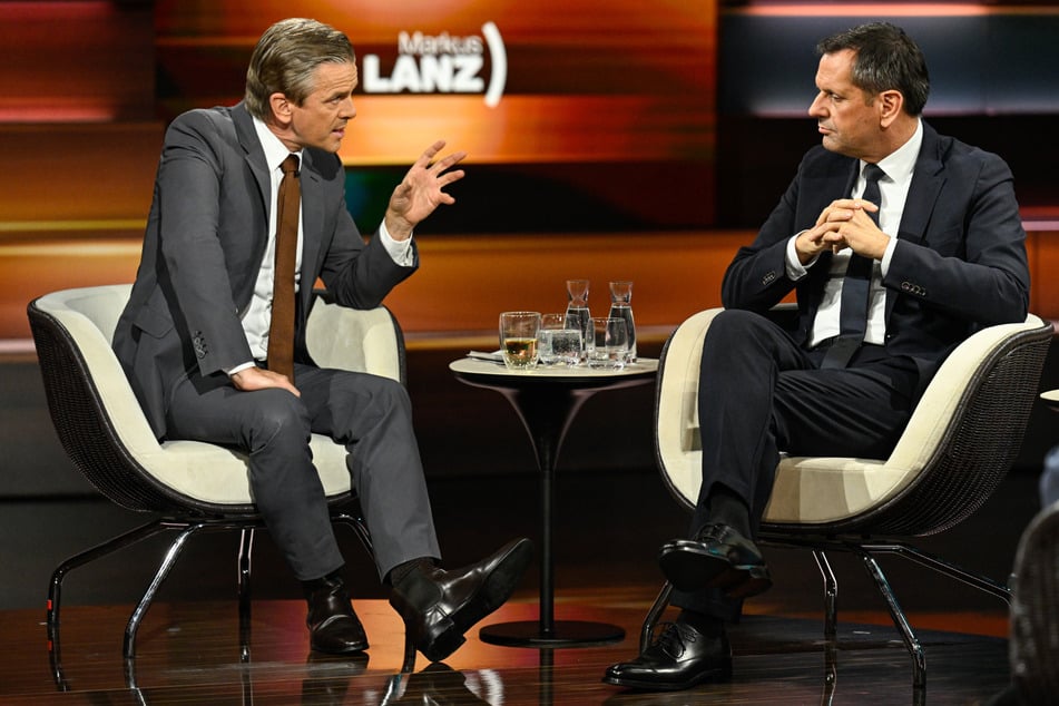 Markus Lanz (57, l.) diskutierte am Donnerstagabend mit Niedersachsens MP Olaf Lies (59, SPD) über die VW-Krise.