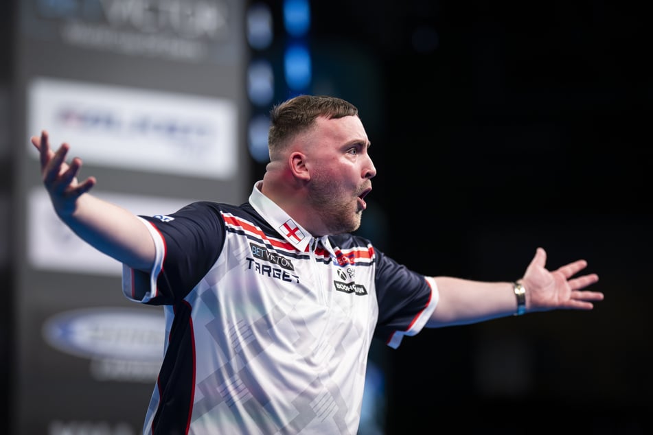 Kann ein Amateur-Spieler den amtierenden Darts-Weltmeister Luke Littler (19) schlagen?