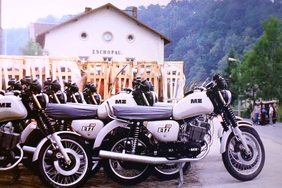 Vom Zschopauer Bahnhof wurden die MZ-Motorräder in die Welt verschickt.