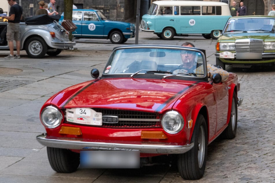 Chemnitz: Oldtimer-Rallye: Historische Autos knattern durch Chemnitz, Erzgebirge und Umgebung