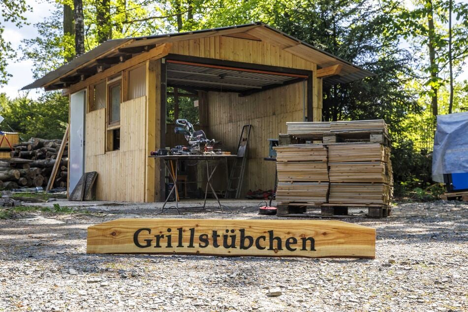 Das Grillstübchen auf der Panoramahöhe in Berggießhübel gehört auf jede gute Wanderroute am Männertag.