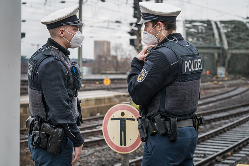 Auf einer Bahnstrecke zwischen Koblenz und Köln kam es zu einem Zwischenfall mit einer 35-jährigen Frau. (Symbolbild)