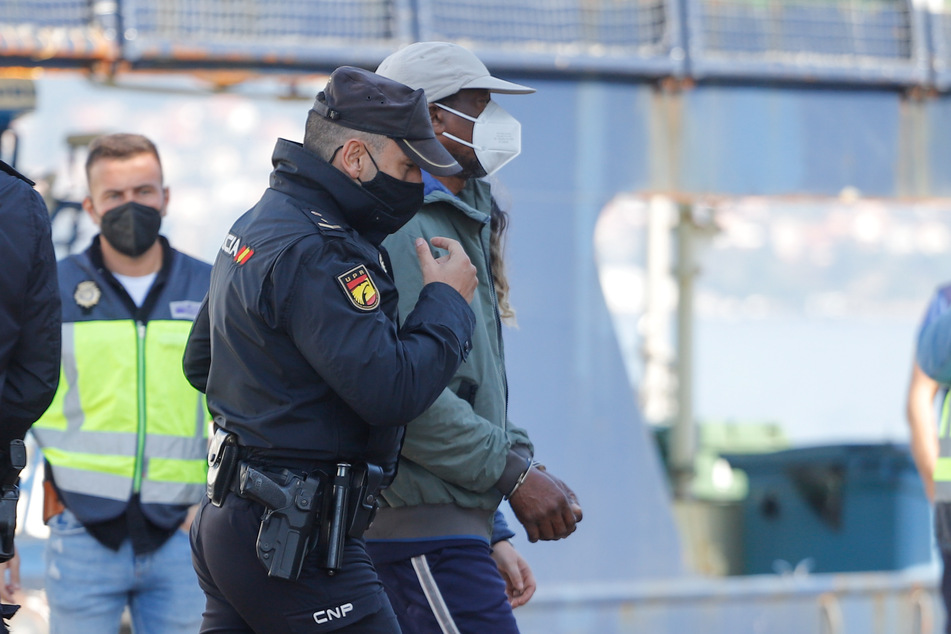 Ein weiterer Insasse des Segelboots wurde von der Polizei in Vigo verhaftet.