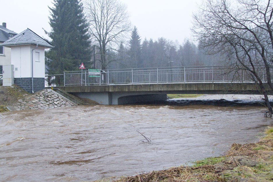 Warnung! Wasserstand der Zwickauer Mulde steigt schnell an