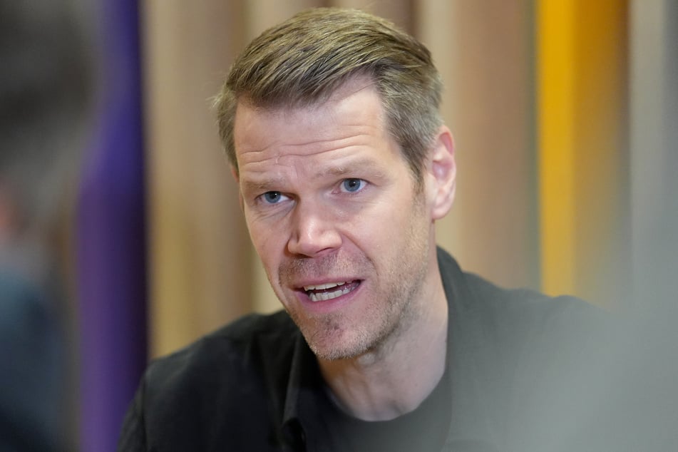 Eric Huwer, Vorstand Finanzen und Organisation der HSV Fußball AG, spricht von einem Rekordumsatz nur ein Jahr nach Aufstieg.
