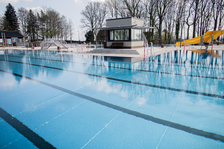 Wenn ab kommendem Mittwoch die Freibäder in NRW wieder öffnen dürfen, wird angesichts von Corona-Auflagen kein normaler Schwimmbetrieb möglich sein.