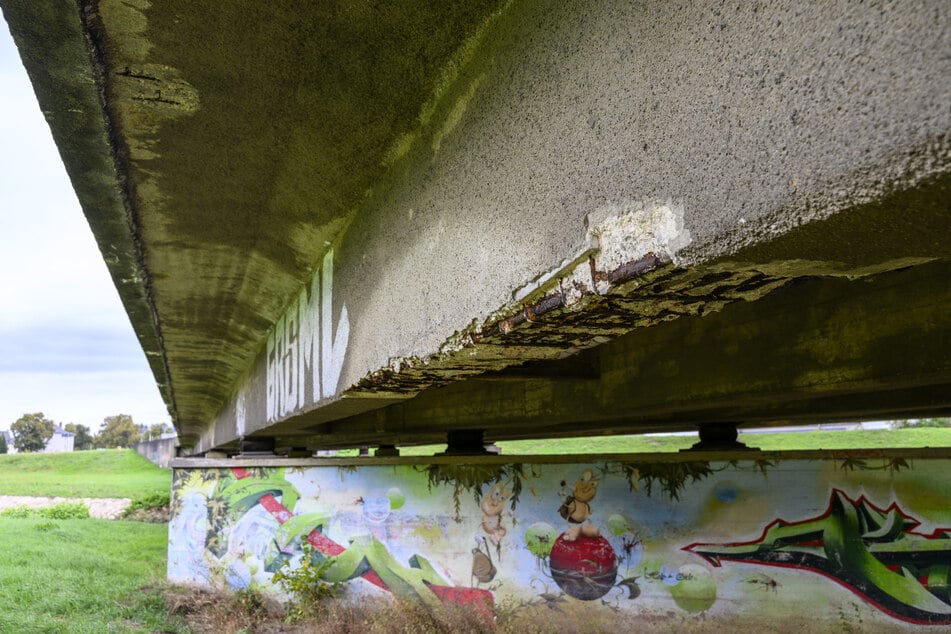 Die fast 100 Jahre alte Brücke weist erhebliche bauliche Mängel auf.