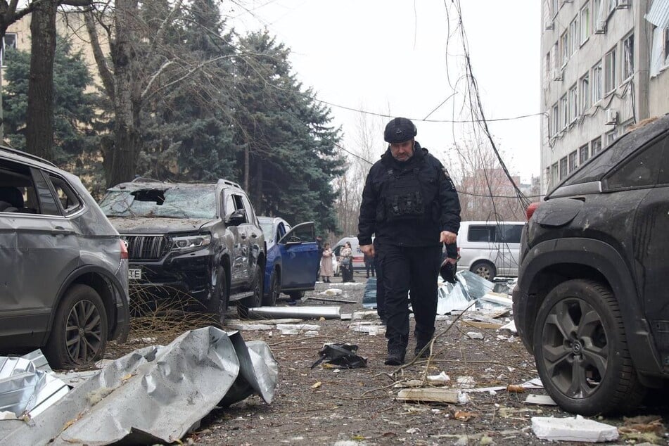 Die Russen-Rakete verwüstete ein Wohnviertel in Dnipro. Drei Menschen kamen ums Leben.