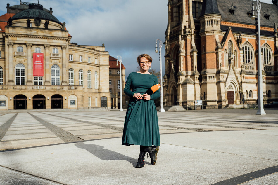 ZDF-Reporterin Cornelia Schiemenz wird für knapp einen Monat in Chemnitz leben. Sie will mit Menschen sprechen und sich kulturell ein Bild von der Stadt machen.