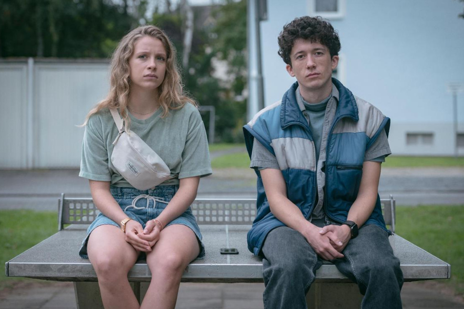 Moritz Zimmermann (Maximilian Mundt) und Lisa Novak (Lena Klenke) in: How to Sell Drugs Online (Fast).