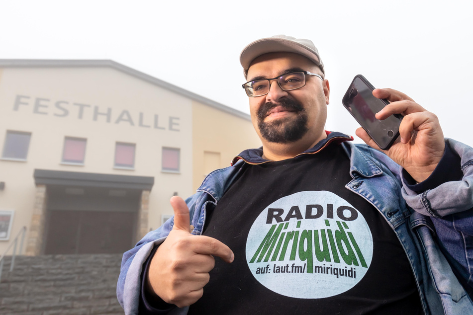 René Weigel (43) aus Annaberg-Buchholz gründete einen eigenen Radiosender.