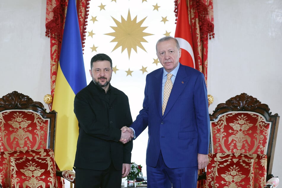 Der ukrainische Präsident Wolodymyr Selenskyj (48, l.) mit seinem Kollegen Recep Tayyip Erdogan (72, r.).