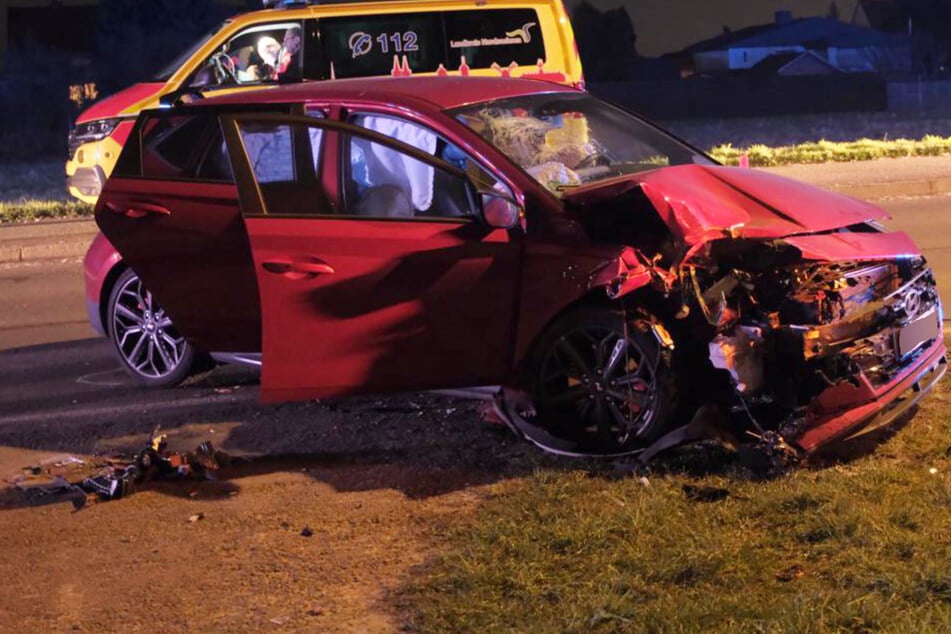 Sie hatte 2,8 Promille: Frau donnert auf vorausfahrendes Taxi