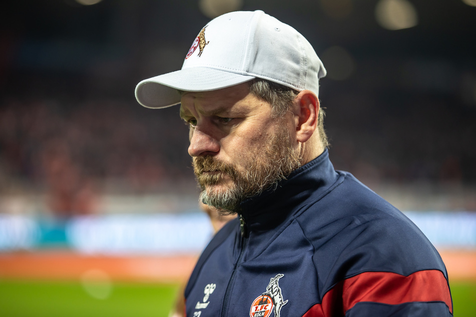 Ein nachdenklicher Coach des 1. FC Köln: Auch über die Zukunft von Erfolgstrainer Steffen Baumgart (51) wird diskutiert.