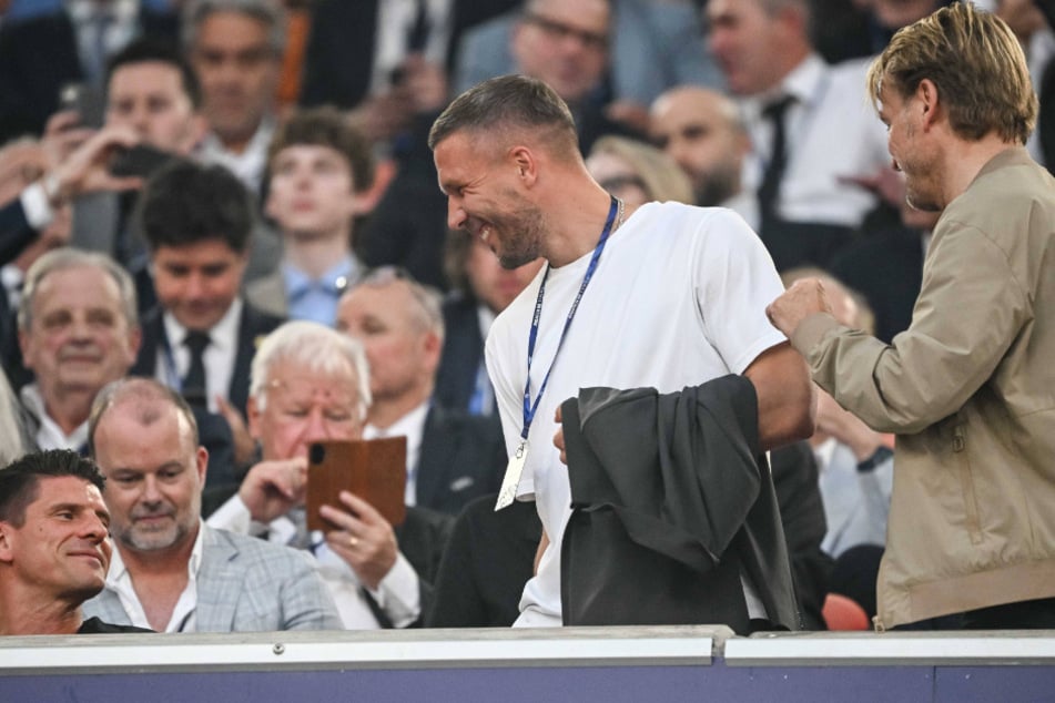 Rund um das Duell im Champions-League-Finale droht Lukas Podolski (40, M.) womöglich ein Nachspiel.
