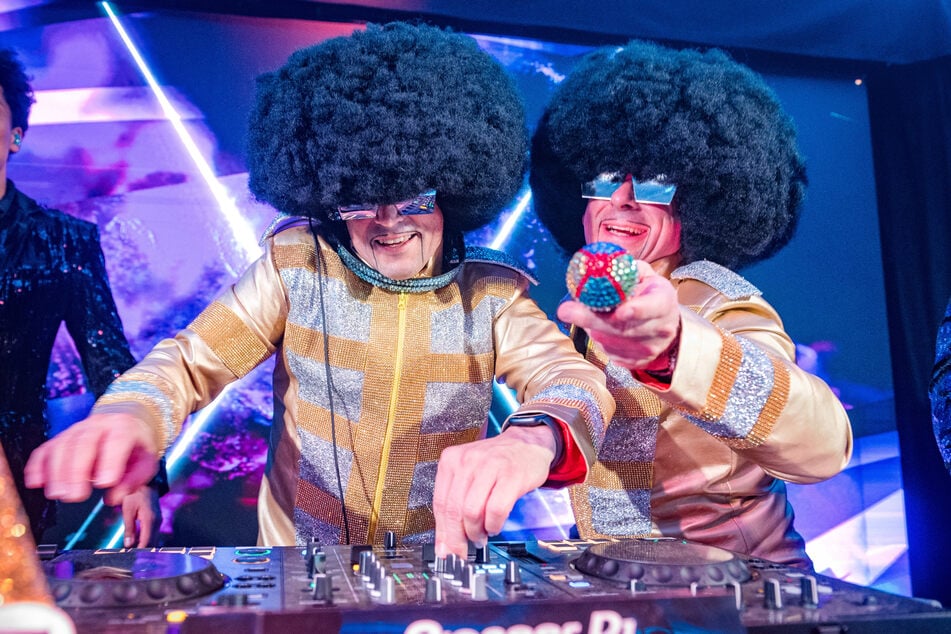 Das DJ-Duo "Disco Dice" lädt zum 3. Super Disco Festival ins Parkhotel ein.