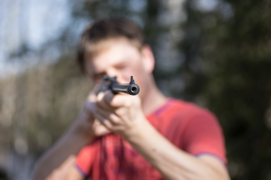 Ein Unbekannter soll in der Kölner Südstadt mit einem Luftgewehr auf eine Frau geschossen haben. (Symbolbild)