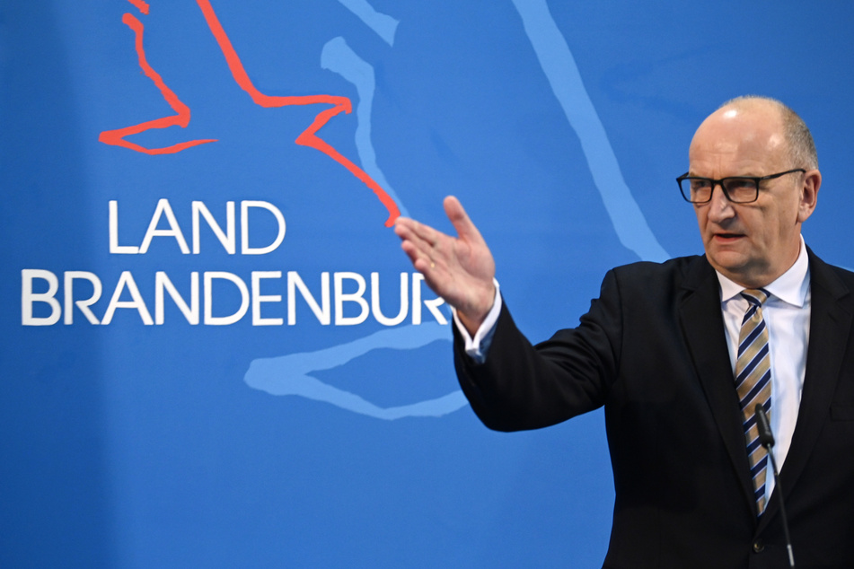 Das Brandenburger Kabinett rund um Ministerpräsident Dietmar Woidke (60, SPD) gibt eine klare Richtung vor. Es geht nicht mehr ohne Ausgangsbeschränkungen.