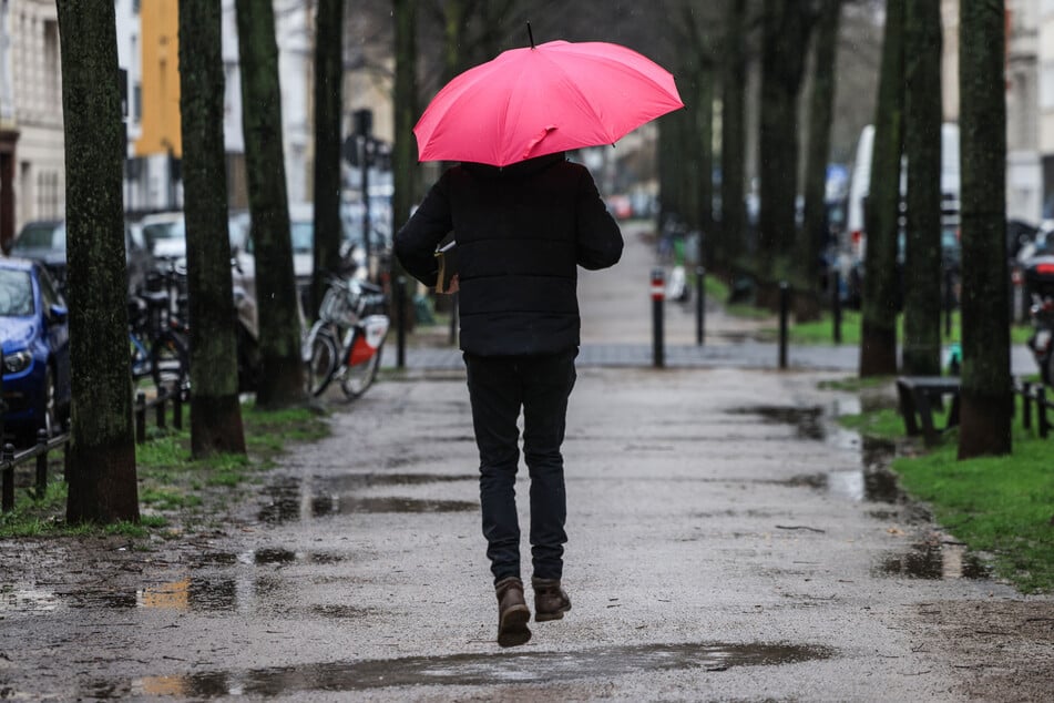 Wer am Mittwoch in Köln unterwegs ist, sollte einen Regenschirm zur Hand haben: Es wird nass.