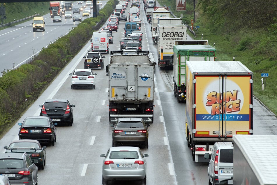 Die A59 bei Köln wird am Wochenende wegen Sanierungsarbeiten teilweise voll gesperrt.