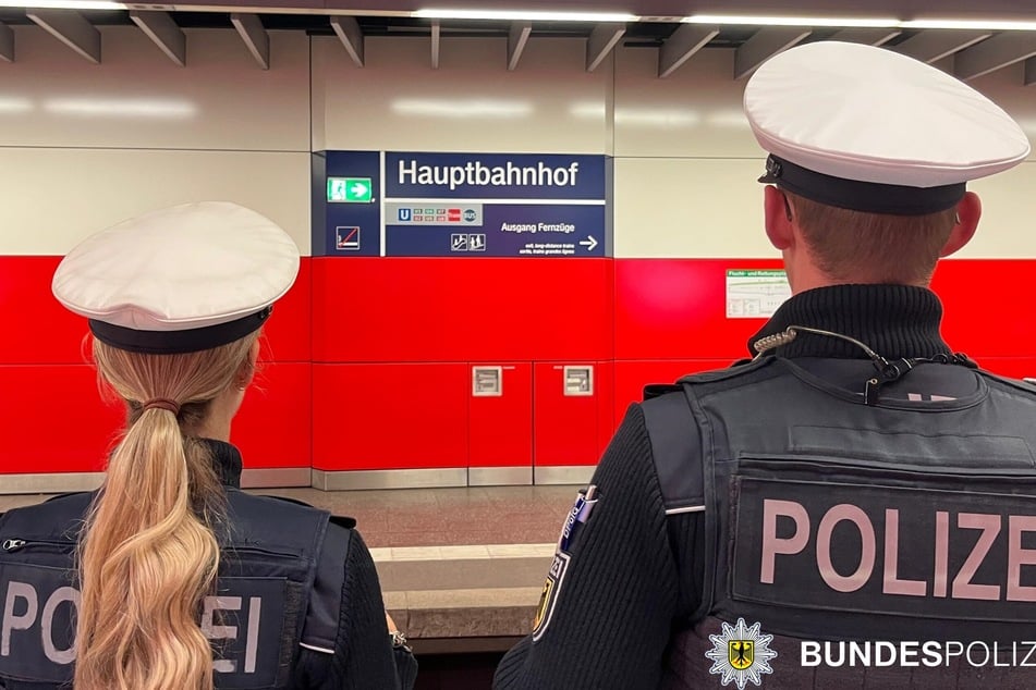 Die Bundespolizei musste sich am Sonntag mit einem rabiaten 61-Jährigen auseinandersetzen. (Symbolbild)