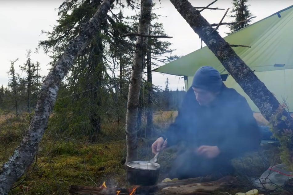 Er produzierte eine Fülle an YouTube-Content rund ums Thema Überleben in der Natur.