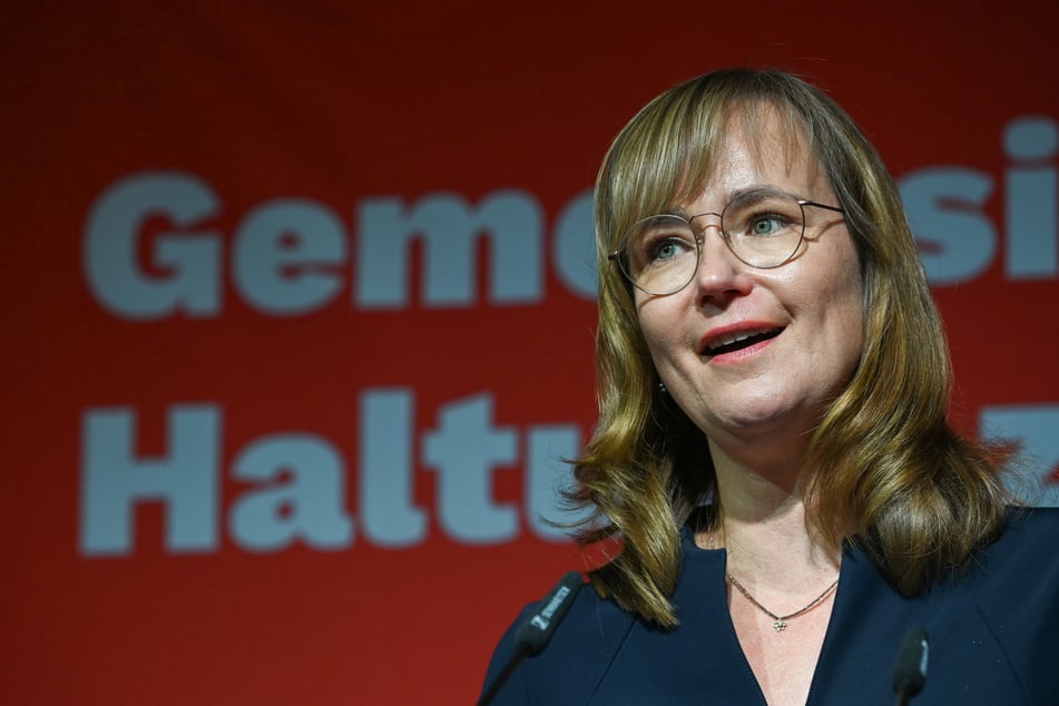 Eva von Angern (49, Die Linke) wurde mit einer Zustimmung von 81,5 Prozent als Spitzenkandidatin nominiert. (Archivbild)