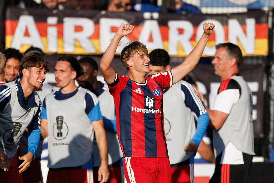 Louis Lemke freut sich über sein erstes Tor für den HSV!