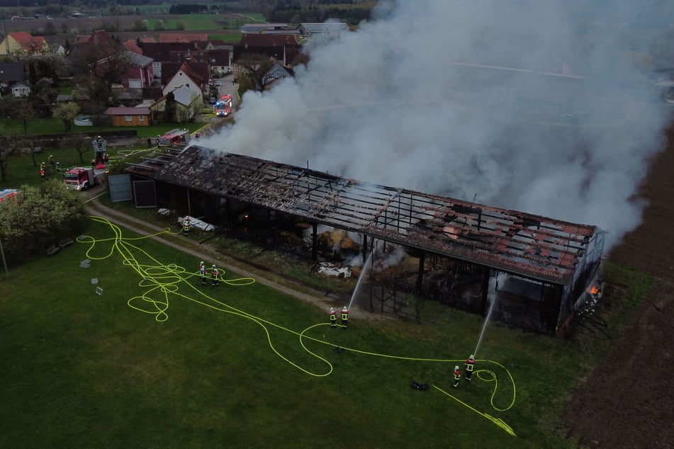 Die Scheune brannte komplett nieder.
