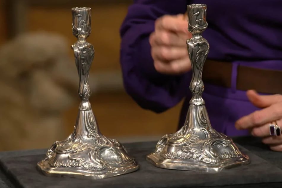 Die beiden Kerzenständer stammen aus der Rokoko-Epoche und sind über 250 Jahre alt.