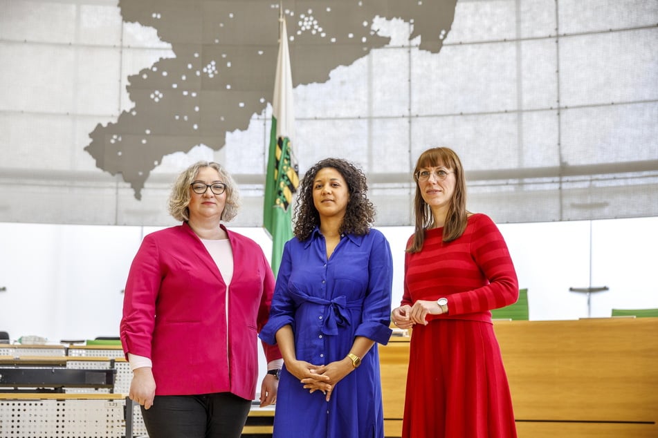 Zur Frauentags-Festveranstaltung im Landtag am Samstag lud Justizministerin Katja Meier (42, Grüne, r.) die Frauenrechtlerinnen Johanna Nejedlová (M.) aus Tschechien und Marta Lempart aus Polen ein.