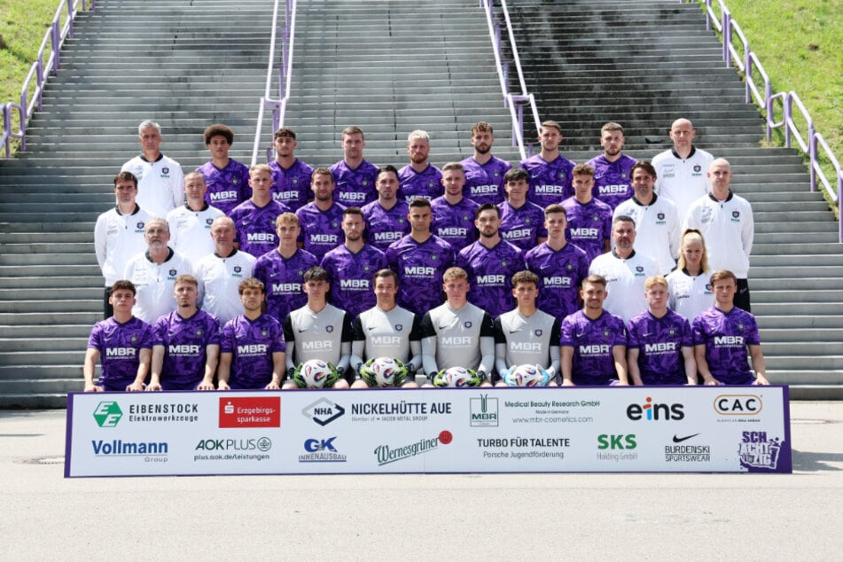 Vor dem Anpfiff um 17.30 Uhr werden die Spieler der kommenden Saison vorgestellt.
