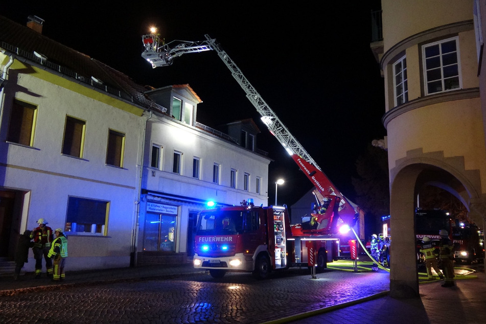 Dutzende Kameraden dreier Feuerwehren kamen am Freitagabend in Groitzsch zum Einsatz.
