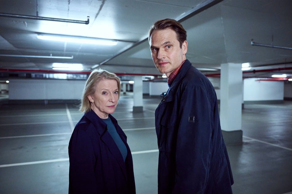 Fabian Hinrichs (50) ermittelte im "Tatort" bis voriges Jahr an der Seite von Dagmar Manzel (67), nun solo. In "Jenseits der Spree" wird er der Bösewicht sein.