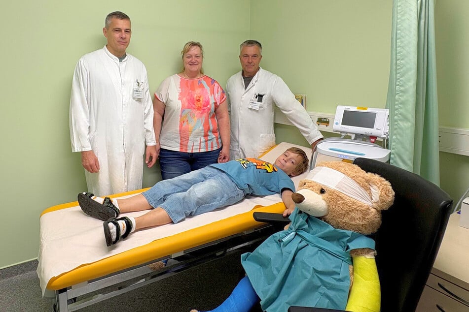 Der Neunjährige wurde an der Magdeburger Uniklinik mithilfe eines Roboters operiert.