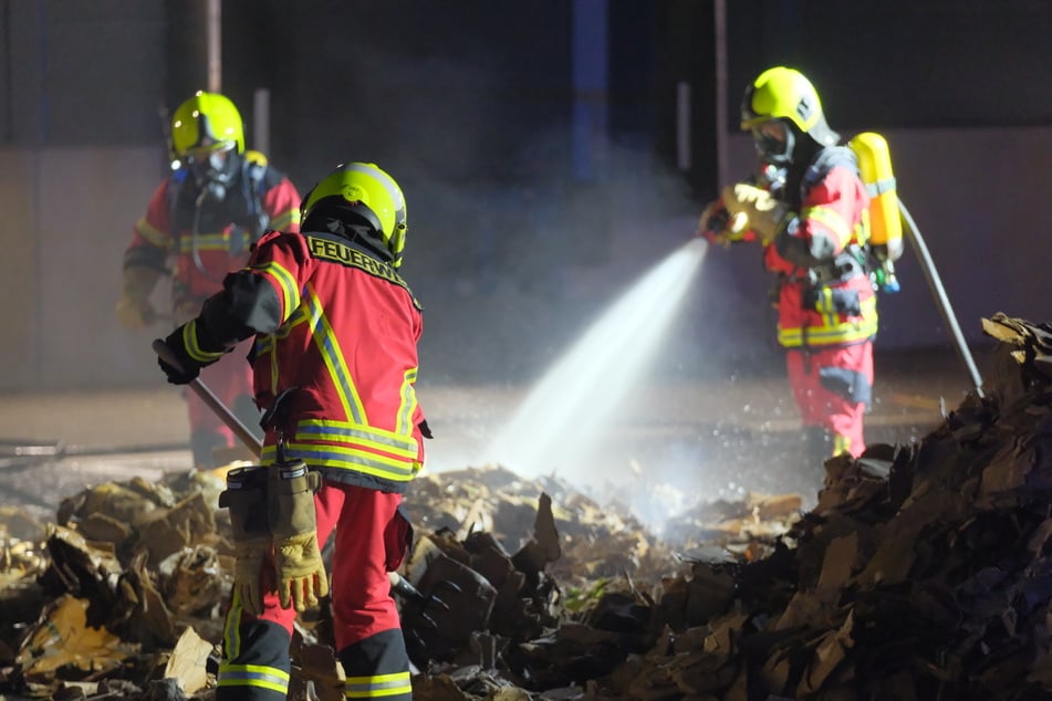 Feuerwehrkräfte konnten die Flammen löschen.