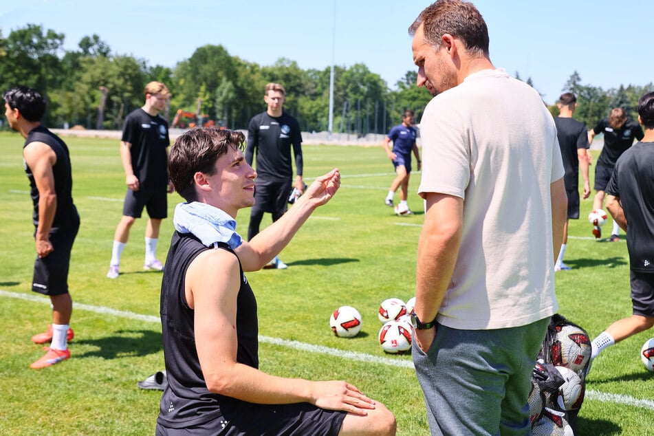 Toni Wachsmuth (39, r.) sieht die Lage auf dem Transfermarkt sehr entspannt.