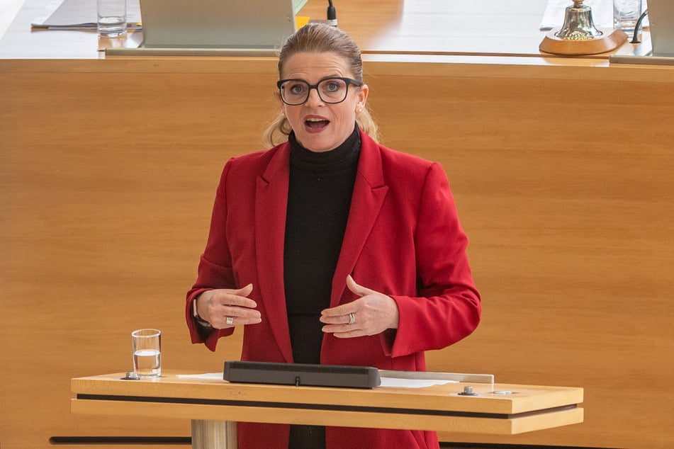 Ist oft die Mehrheitsbeschafferin der sächsischen CDU-SPD-Minderheitskoalition: Susanne Schaper (48), Fraktions-Chefin der Linken im Landtag.