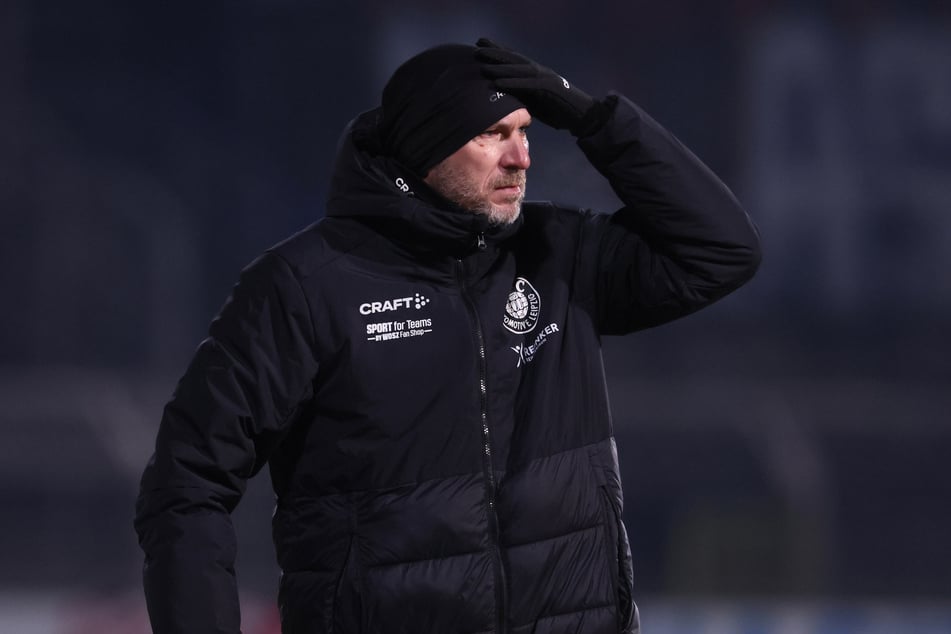 Lok Leipzigs Trainer Jochen Seitz (49) haben die Fan-Eskalationen in dieser Saison auch hart getroffen.